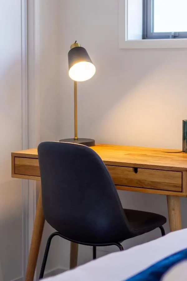 Modern Chic Retreat 2 Bed, 2 Bath: Riccarton Apartment Christchurch