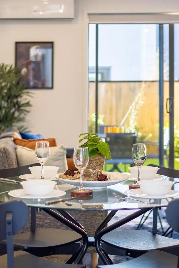 Modern Chic Retreat 2 Bed, 2 Bath: Riccarton Apartment Christchurch 0*,  New Zealand