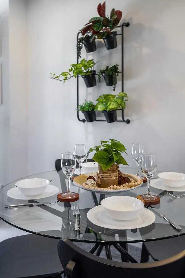 Modern Chic Retreat 2 Bed, 2 Bath: Riccarton Apartment Christchurch