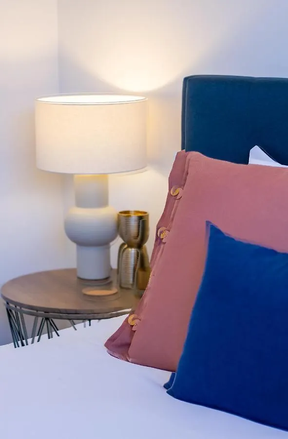 Modern Chic Retreat 2 Bed, 2 Bath: Riccarton Apartment Christchurch